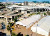 El mítico estadio brasileño luce las carpas con las camas temporales para atender a los pacientes Covid-19 en su exterior.