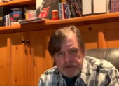 El actor, que interpretó al legendario Luke Skywalker, resaltó el trabajo de quienes luchan en primera línea contra la pandemia del coronavirus.