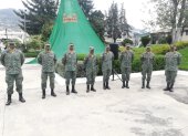 Ocho militares del Cuerpo de Ingenieros de Pichincha fueron recibidos ayer con honores en el Campo de Marte de la unidad militar