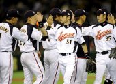 El béisbol es una de las actividades que, aparte del fútbol, generan grandes ingresos de dinero en Japón. Hoy todo se ha apagado.