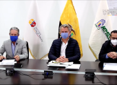El ministro de Salud (i), Juan Carlos Zevallos, el presidente del COE de Pichincha, Agustín Albán y el presidente del directorio del IESS, Jorge Wated, en la declaración virtual.