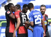 Dedryck Boyata, del Hertha Berlín, besa su compañero Marko Grujic luego de marcar un gol.

 FBL-GER-BUNDESLIGA-HOFFENHEIM-HERTHA BERLIN
