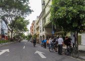Situación. Los ciclistas esperan que en las próximas horas reabran los locales de la calle Colón.
