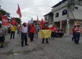 Integrantes de los gremios de maestros realizaron plantones por diferentes sectores de Guayaquil.