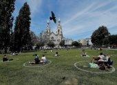 San Francisco. Varias personas respetan el distanciamiento.