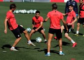 Los futbolistas del Sevilla regresaron a los entrenamientos en grupos.
