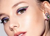 Ester Expósito sorprenderá ahora a  sus millones de seguidores con novedosos maquillajes.