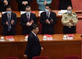 TOPSHOT - Chinese President Xi Jinping is applauded by, from left, State Councilor Xiao Jie, Foreign Minister Wang YiState Councilor Wang Yong, and Defence Minister Wei Fenghe, as he arrives for the closing session of the National People"s Congress at the Great Hall of the People in Beijing on May 28, 2020. China"s rubber-stamp parliament endorsed plans May 28 to impose a national security law on Hong Kong that critics say will destroy the city"s autonomy.  / AFP / NICOLAS ASFOURI

 TOPSHOTS-TOPSHOT-CHINA-POLITICS