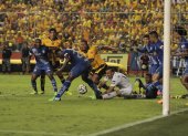 Luis Caicedo (c), exvolante de Barcelona, solo jugó la final de ida ante Emelec en 2014.