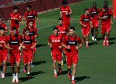 Los jugadores del Mallorca, durante el entrenamiento de este miércoles en Son Bibiloni con la vista puesta en la vuelta a LaLiga .