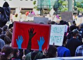 Marcha parte del movimiento Black Lives Matter (las vidas negras también importan).