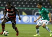 Miller Bolaños en el Xolos (i) y Ángel Mena (d) en el León forman parte de la tropa de ecuatorianos que militan en la Liga MX.