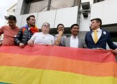 Hace un año, activistas de la comunidad LGBTI celebraron en los exteriores de la Corte Constitucional en Quito los fallos favorables