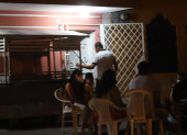 Reuniones. El ECU-911 ha registrado cientos de casos de grupos de personas que se juntan en el exterior de casas con música y bebidas alcohólicas.