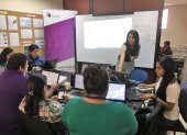 Zulemma Bazurto, magister en Estadística, durante un curso de programación con software libre.