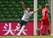 Niclas Füllkrug celebra el tercer gol en la victoria que le sirvió al Bremen para quedarse un tiempo más en la Bundesliga.