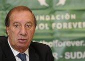 Carlos Salvador Bilardo, campeón mundial en el banquillo de Argentina, adquirió el virus en un geriátrico.