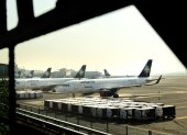 Varios aviones en el Aeropuerto Internacional de Ciudad de México parador por la COVID-19.