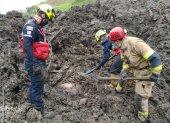 Trabajaron alrededor de 20 rescatistas para lograr recuperar los cadáveres.