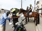 Control. Policías de la Unidad de Equitación y Remonta Santiago de Guayaquil realiza un operativo en el cerro de Las Cabras, en Durán.