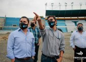 Roberto Ibáñez (i), presidente de Fedeguayas, realizó un recorrido para constantar el estado de los escenarios que administra dicha entidad.
