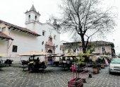 Sitio. La plazoleta de las Flores está muy cerca de varios templos católicos.
