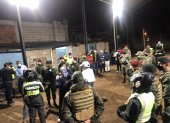 Los militares y agentes metropolitanos encontraron decenas de libadores en las esquinas de las calles en el sur de Quito.