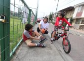 Situación. Adolescentes y niños no pueden ingresar a algunos parques para recrearse.