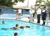 Capacitación. Quince agentes iniciaron su capacitación esta semana en piscinas, luego lo harán en ríos y el mar.