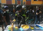 Medidas. Algunos ciclistas hicieron sus recorridos con mascarillas. Todos llevaron alcohol y gel.