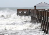 En la imagen, el muelle del paseo marítimo de Juno Beach en Florida (Estados Unidos). EFE/Jim Rassol/Archivo