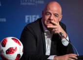 La sombra de la duda sigue rondando al mundo del fútbol. El presidente de la FIFA, Gianni Infantino, no está libre de ella.