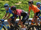 Tricolor. El ciclista carchense (c), aunque lideró el Team Ineos, no pudo subirse al podio como el año anterior en la competencia que se realizó en territorio español.
