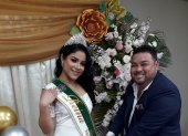 Hecho. El alcalde del cantón, Marvin Salas, le colocó a Melany la banda consagratoria.