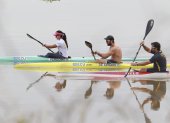 El entrenador de la selección ecuatoriana de canotaje, Sebastián De Cesare (d) en uno de los entrenamientos regulares con su hermano César De Cesare y Stephanie Perdomo, tricolores.