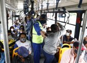 Control. En el operativo se evidenció que algunas unidades transportaban a pasajeros de pie.