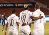 Junior Sornoza (i) y Cristian Martínez Borja (c) fueron los autores de dos de los goles de Liga de Quito.