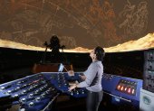 Entre los atractivos del planetario está el poder visualizar el mapa celeste como fue hace cientos de años y cómo será en el futuro.



16 de octubre del 2015.  Guayaquil- Ecuador.  Diario Expreso



Agencia (ag-expreso)