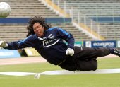 El colombiano René Higuita fue preparador de arqueros de la selección ecuatoriana cuando estaba dirigida por Luis Fernando Suárez.
