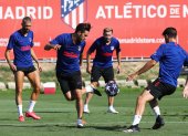 Atlético de Madrid hizo oficial el contagio por coronavirus de dos de sus jugadores.
