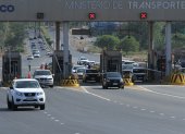 Circulación. El flujo vehicular en el peaje de Chongón fue menor en comparación al feriado del año pasado.