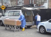 Al igual que en Guayaquil, policías y militares han debido acudir a domicilios en Quito para retirar cuerpos de personas fallecidas sin diagnóstico médico confirmado.