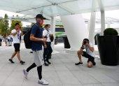 Neymar arriba al hotel del equipo francés en Lisboa la mañana de este martes.