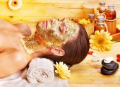 Tratamientos facial con láminas de oro