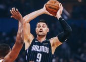 El pívot montenegrino de origen suizo Nikola Vucevic aportó un doble-doble de 35 puntos, 14 rebotes y cuatro asistencias.