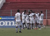 Los jugadores del equipo canario festejaron la goleada de 0-3 ante el Deportivo Cuenca a la víspera del Clásico del Astillero.