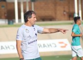 Guillermo Almada, entrenador del Santos Laguna, por ahora está lejos de la selección.