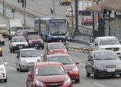 Los conductores de vehículos critican la medida de hacer exclusivo el carril.
