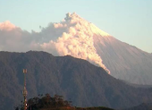 El Instituto Geofísico advierte de que el volcán Sangay aumenta su actividad.