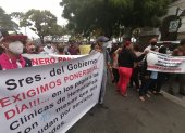 Manifiesto. La protesta se llevó a cabo hoy, en los exteriores de la Gobernación del Guayas.